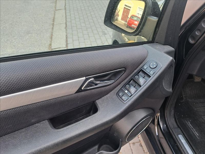 Mercedes-Benz Třídy B B180 i   1,7 - fotka 17 z 35
