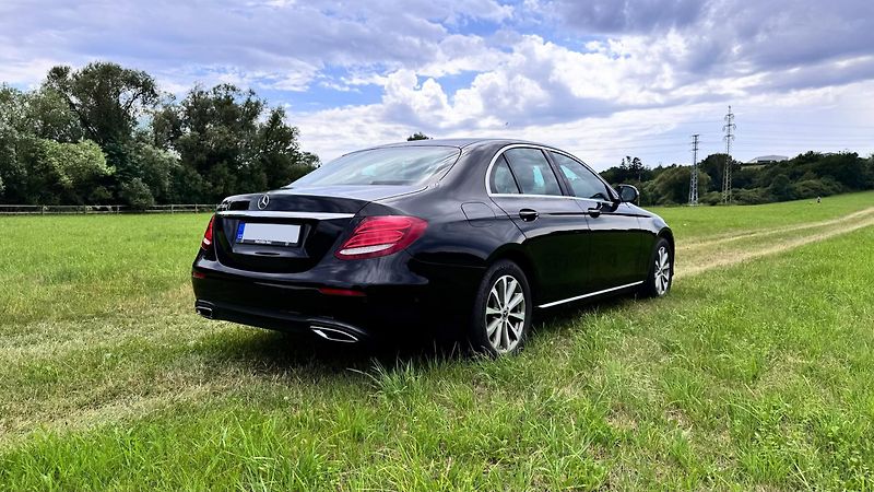 Mercedes-Benz Třídy E (2019) pravidelný servis, hezký stav - fotka 7 z 20