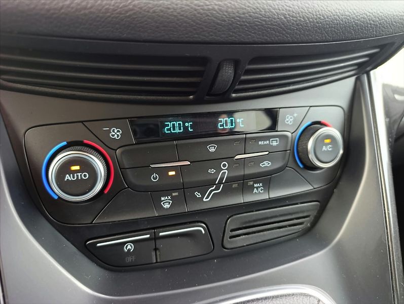 Ford C-MAX 1,5 TDCi Kamera Navi Tempomat - fotka 18 z 34