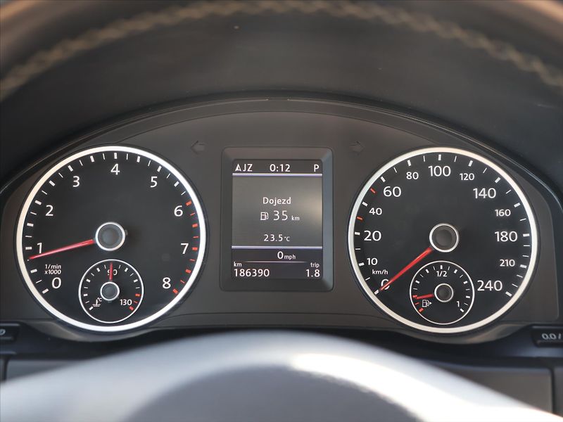 Volkswagen Tiguan 2,0 TSI DSG 4x4 Sport&Style - fotka 16 z 30