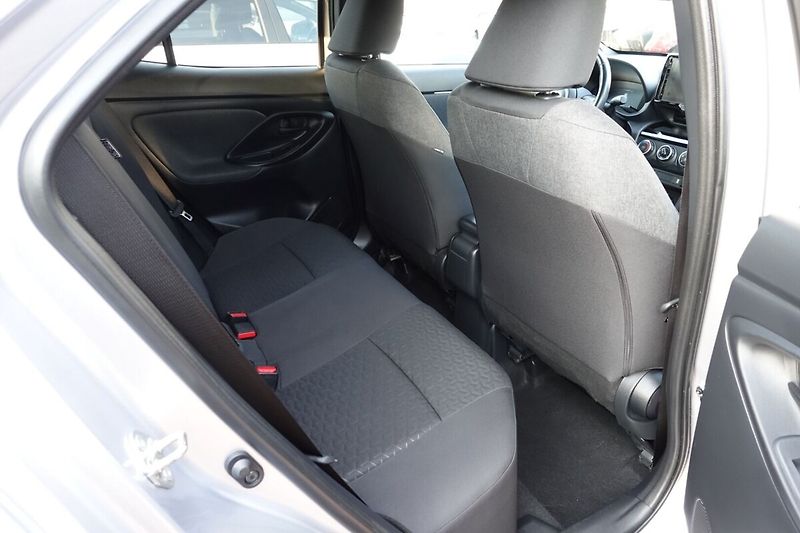 Toyota Yaris Verso 1.5VVTi CVT Comfort Style Tech - fotka 13 z 31