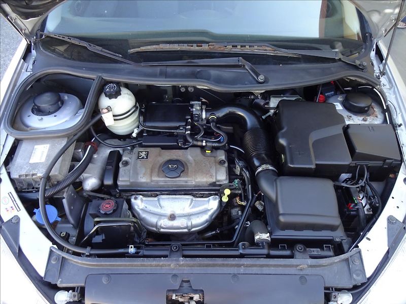 Peugeot 206 1,1 i - fotka 32 z 37