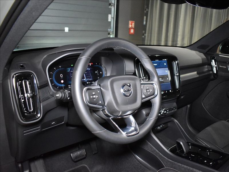 Volvo XC40 2,0 B4 PLUS Dark BLIS,Bezklíč - fotka 12 z 22