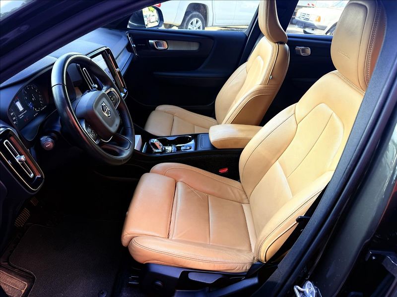 Volvo XC40 2,0 T4 Inscription AWD - fotka 19 z 31