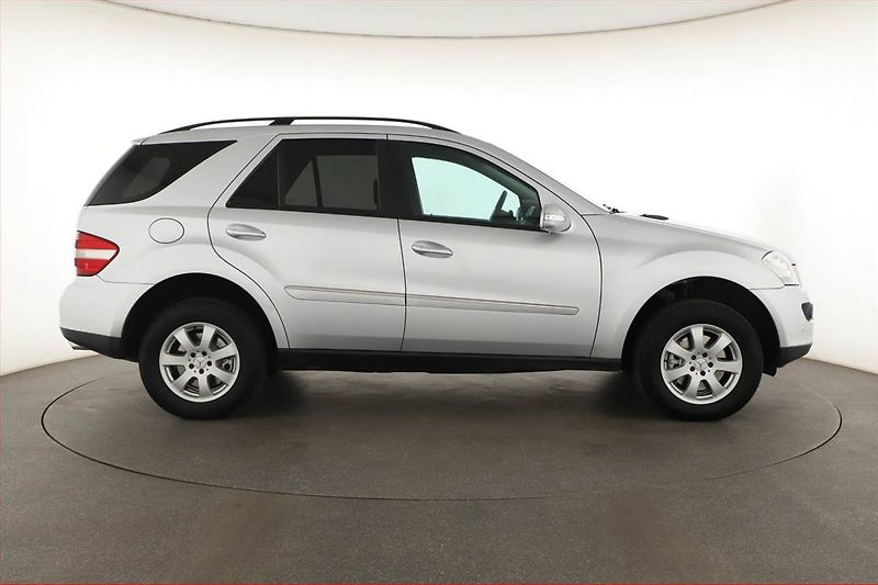 Mercedes-Benz Třídy M (2005) ML 350 , 4X4, Automat, Navi - fotka 6 z 15