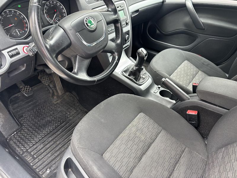 Škoda Octavia (2011) 1.6TDI, 77kW, ČR - fotka 11 z 15