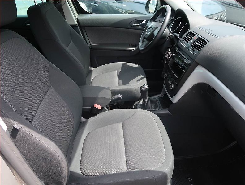 Škoda Yeti (2011) 2.0 TDI, Serv.kniha, Tempomat - fotka 9 z 18