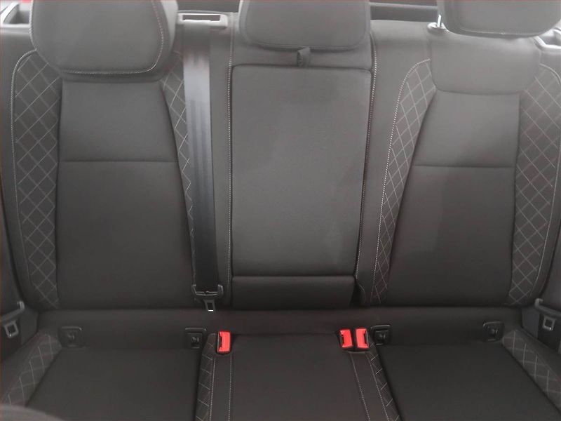 Škoda Karoq (2020) 1.6 TDI, Navi, Tempomat - fotka 10 z 20
