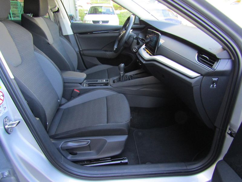 Škoda Octavia IV FL Combi Selection 1.5 TSI - fotka 21 z 30