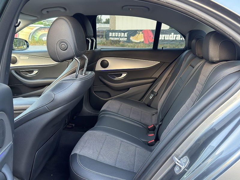 Mercedes-Benz Třídy E (2018) ODPOČTOVÝ Mercedes-Benz E 220d - fotka 9 z 15