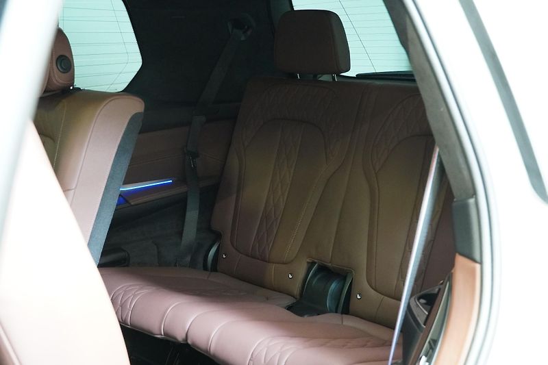 BMW X7 Xdrive40i,M-paket,ČR,1.M,Tažné - fotka 25 z 41
