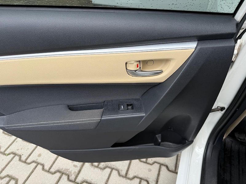 Toyota Corolla 1.6 VVT-i Active Trend - fotka 23 z 26
