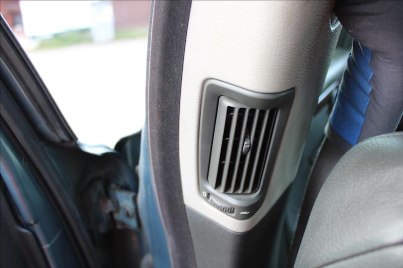 Volvo V70 2,4 D  D5, KLIMA, STK 8/2028 - fotka 13 z 26