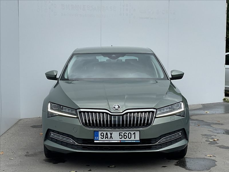 Škoda Superb 2,0 TDI DSG Style Plus NAVI - fotka 22 z 23