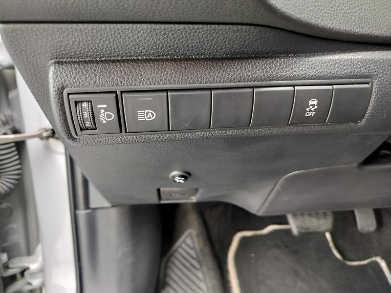 Toyota Corolla 1.8 hybrid business, navigace - fotka 11 z 29