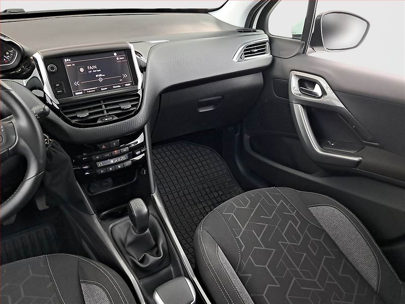 Peugeot 2008 (2019) 1.2 PureTech, Serv.kniha - fotka 8 z 17
