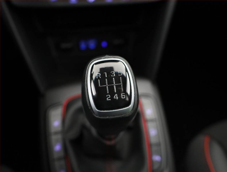 Hyundai Kona (2017) Premium 1.0 T-GDI, Serv.kniha - fotka 15 z 18