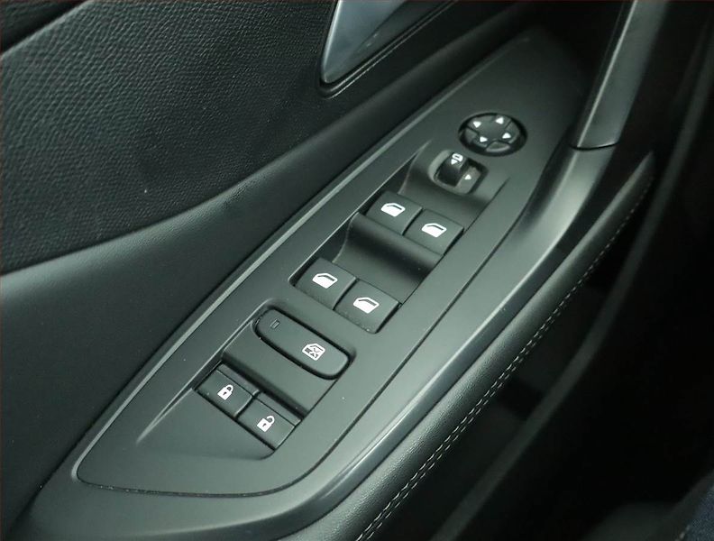 Peugeot 308 (2023) Allure 1.2 PureTech, Automat - fotka 17 z 20