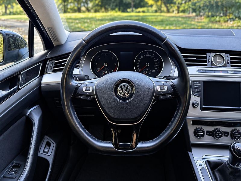 Volkswagen Passat 2,0 TDI 110kW Comfortline Navi - fotka 33 z 41