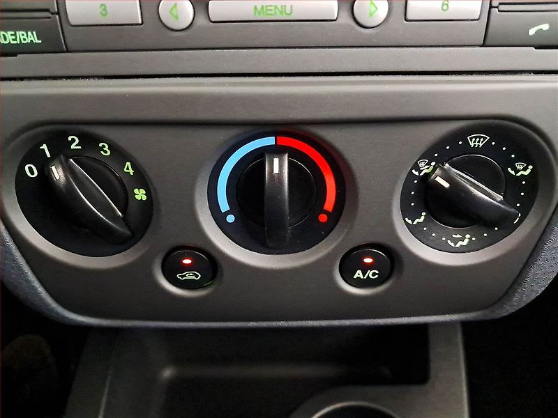 Ford Fusion (2011) 1.4, ČR,1.maj - fotka 16 z 17