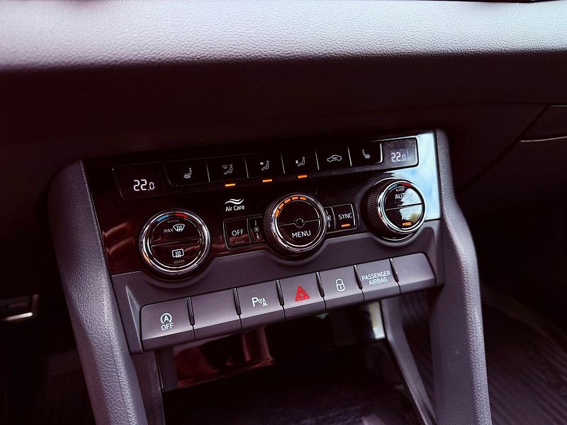 Škoda Karoq 1.5 TSi Sportline 4x4 DSG, ČR - fotka 27 z 34
