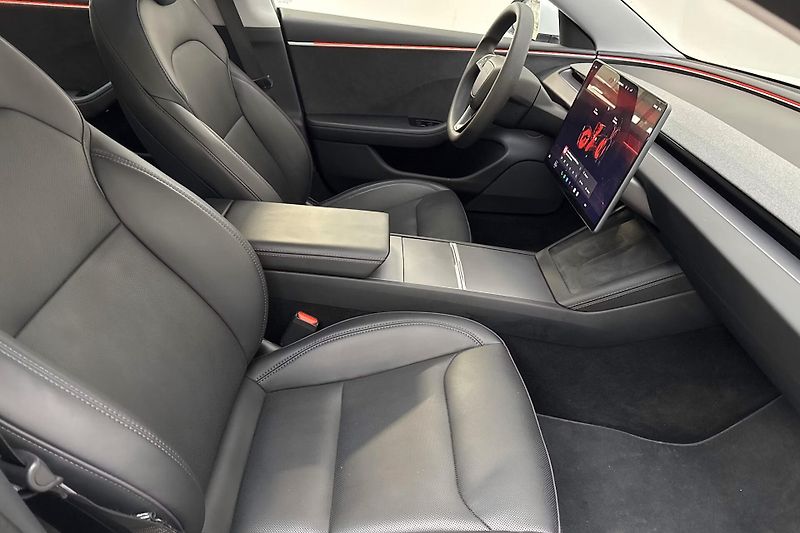 Tesla Model 3 Long Range AWD Highland Tažné - fotka 6 z 16