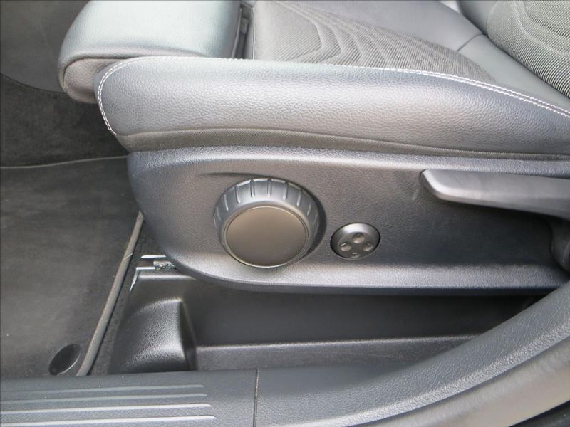 Mercedes-Benz GLB 2,0 200d 4Matic DCT 110kW ČR - fotka 15 z 23