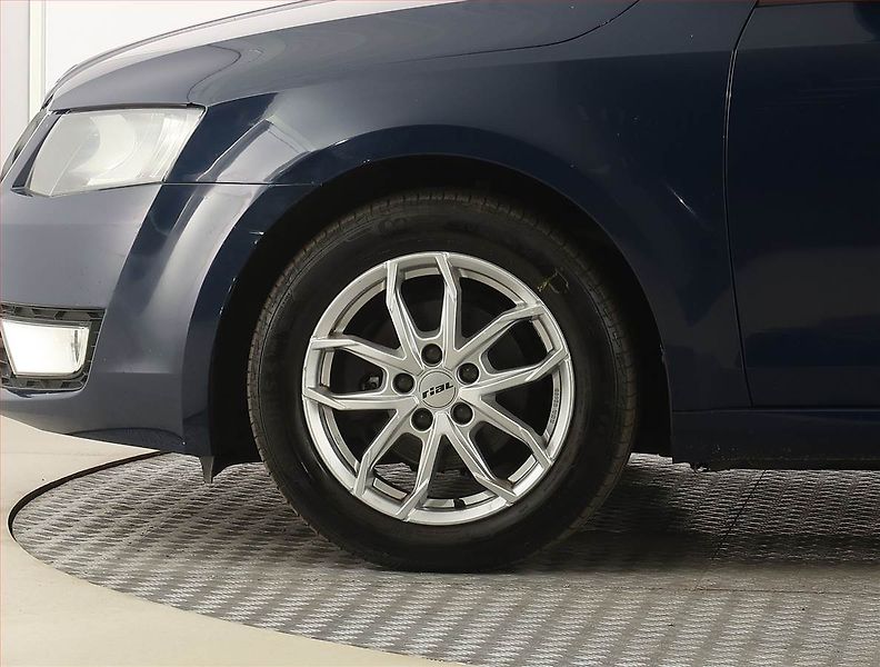 Škoda Octavia (2017) 1.6 TDI, Tempomat - fotka 14 z 17