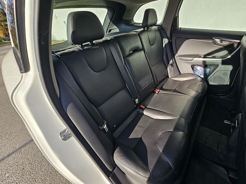 Volvo XC60 (2015) D4 AWD TAŽNÉ AUTOMAT - fotka 16 z 17