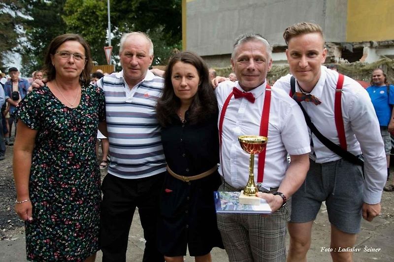 Do Hříškova dorazil na jubilejní veteránský sraz rekordní počet vozidel.