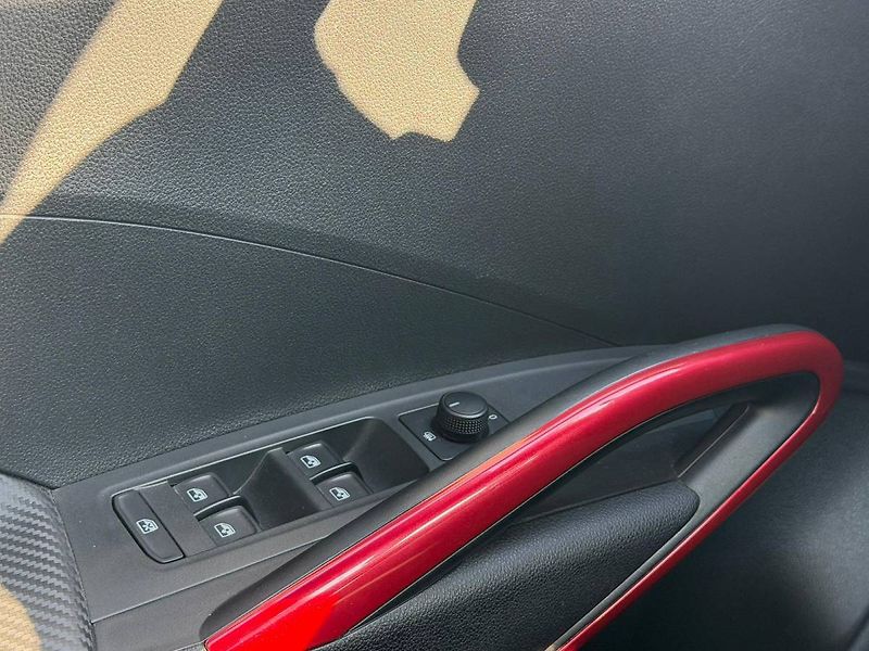 Škoda Fabia Monte Carlo 1,0 TSI 70 kW 5° M - fotka 25 z 30
