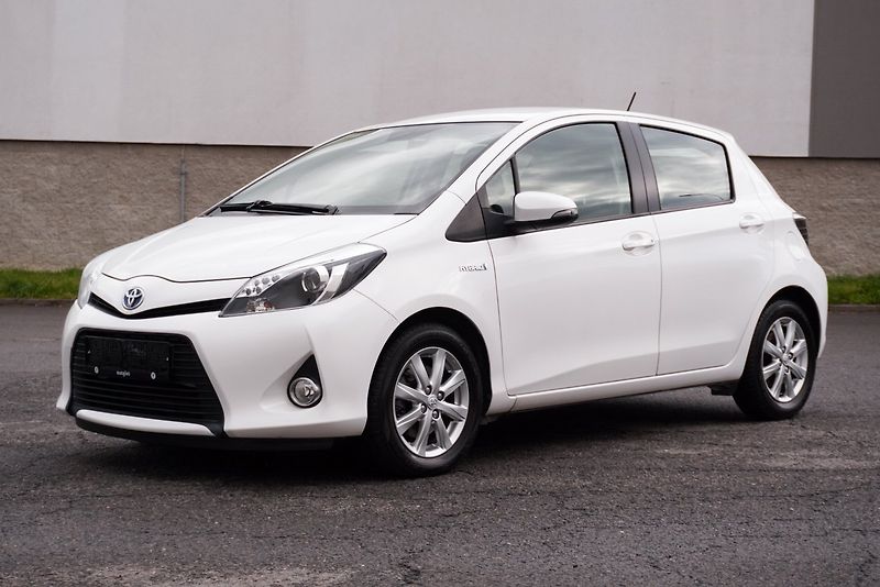 Toyota Yaris 1.5 Hybrid LOUNGE - fotka 3 z 23