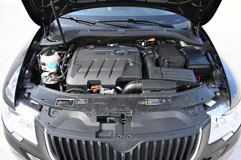 Škoda Superb 2.0TDI 125KW DSG Elegan. 12/09 - fotka 33 z 45