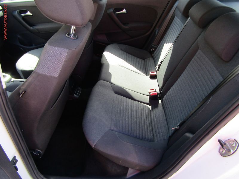 Volkswagen Polo (2014) 1.2 i, Comfortline - fotka 10 z 17