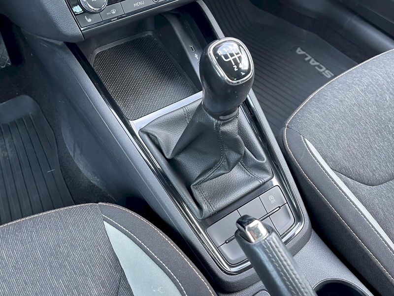 Škoda Scala (2020) 1.0 TSI 85 kW Style Plus - fotka 12 z 33