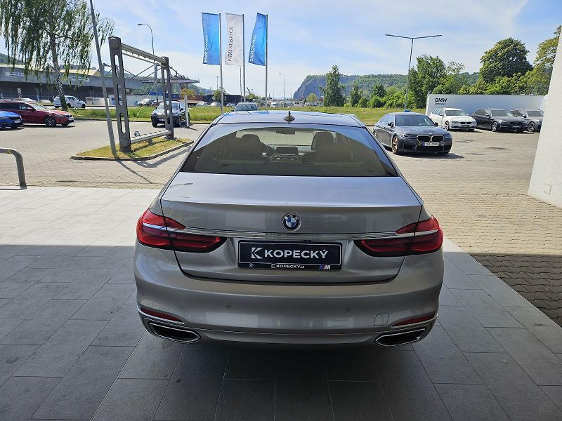 BMW Řada 7 (2016) 740Ld xDrive - fotka 5 z 18