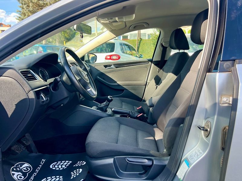 Volkswagen Jetta (2011) 1.2TSi 77kW *ALU*PDC*Klima* - fotka 12 z 19