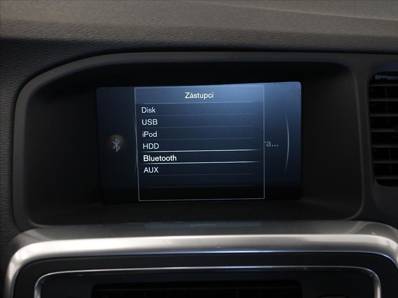 Volvo S60 2,0 D3 110kW MT NAVI Light ČR - fotka 12 z 19