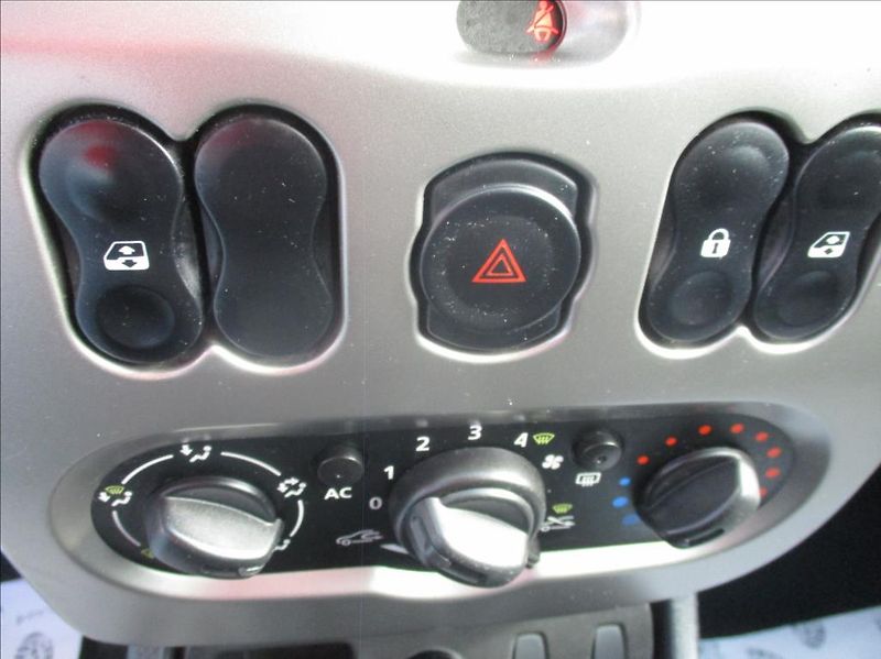 Dacia Duster 1,5 DCi, klima,serviska,tažné, - fotka 22 z 33