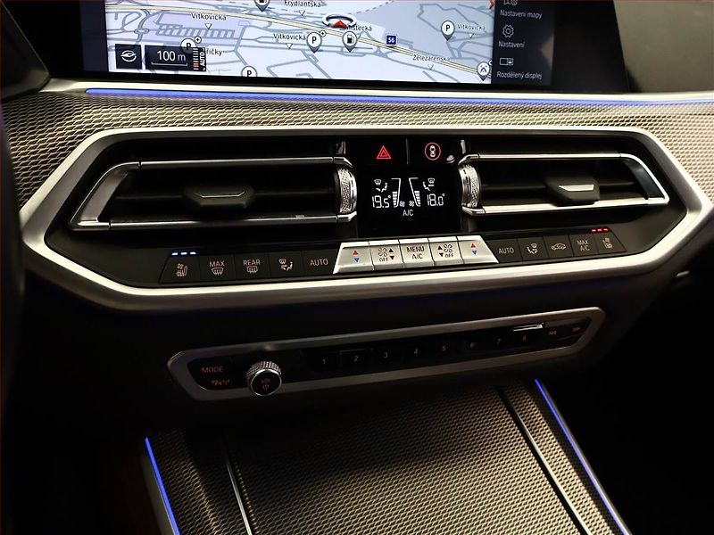 BMW X5 (2021) xDrive40i - fotka 19 z 24