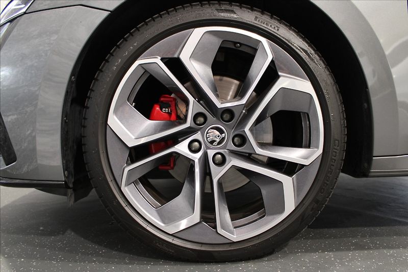 Škoda Octavia 2,0 TDI RS 147KW 4x4 zánovní - fotka 38 z 39