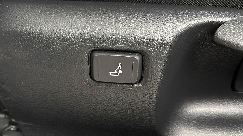 Toyota Corolla 1.8 Hybrid AUT Active Sedan - fotka 21 z 25