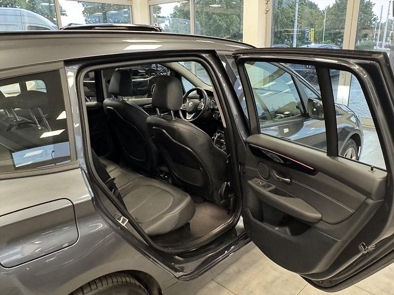 BMW Řada 2 (2018) 218d xDrive Grand Tourer - fotka 20 z 31