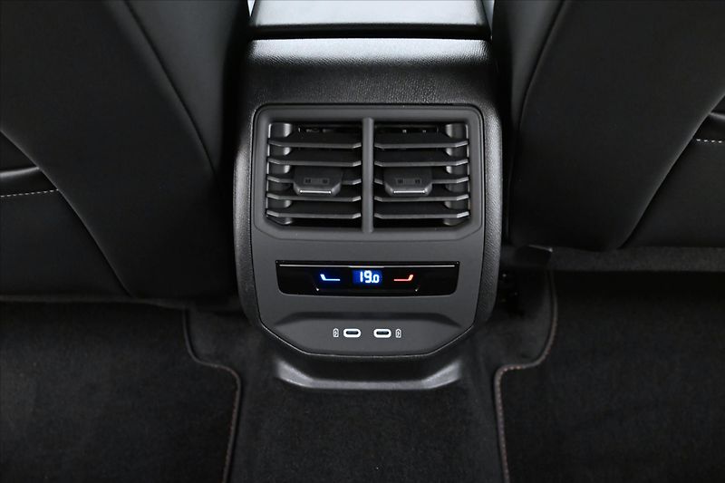 Cupra Leon 2,0 TDI 110 kW DSG Sportstoure - fotka 22 z 33