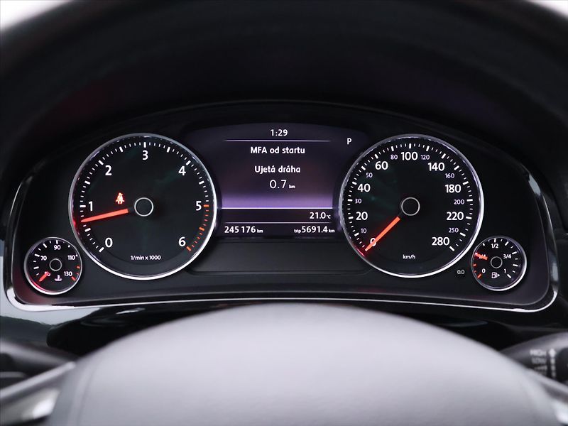 Volkswagen Touareg 3,0 TDI 150kW V6 CZ - fotka 21 z 39