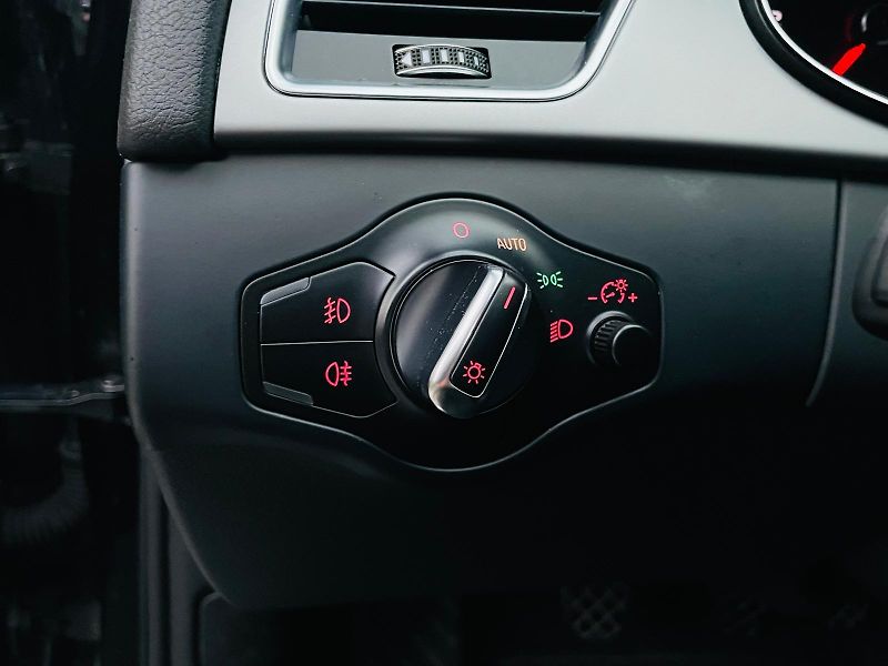 Audi A4 2.0TDI VÝHŘEV SENZORY SERVISKA - fotka 43 z 49