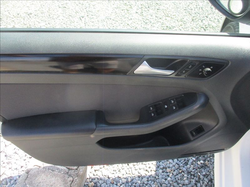 Volkswagen Jetta 1,6 TDI,klima,servis,1.maj,CZ, - fotka 12 z 32