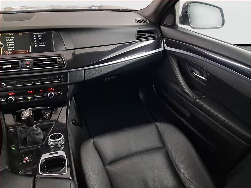 BMW Řada 5 (2011) 525d, Navi, Xenony, Tempomat - fotka 8 z 21