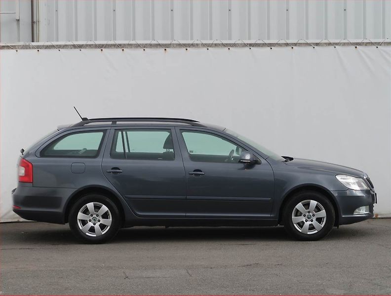 Škoda Octavia (2011) Elegance 1.6 TDI, Tempomat - fotka 6 z 18