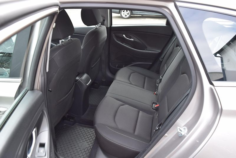 Hyundai i30 (2021) 1.6CRDi 85kw STYLE 7°AUTOMAT - fotka 14 z 49